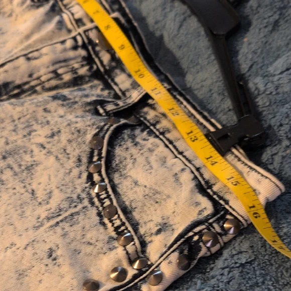 BOGO🏷️Vintage 90"a Rocker Girl Studded Acid Wash Denim Shorts - Picture 6 of 13